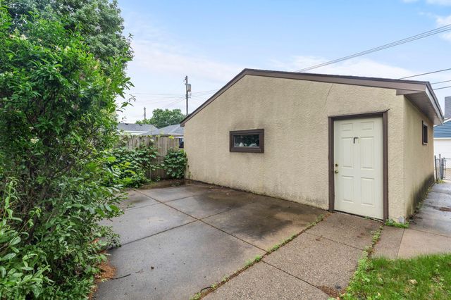 845 20th Avenue N, South Saint Paul, MN 55075