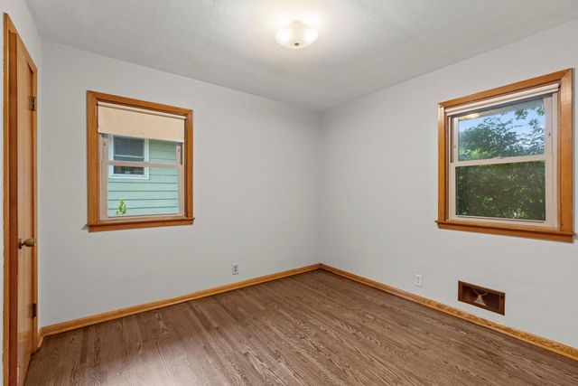 845 20th Avenue N, South Saint Paul, MN 55075