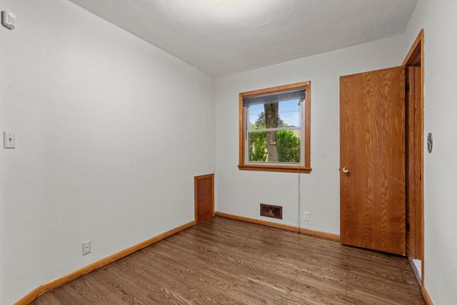 845 20th Avenue N, South Saint Paul, MN 55075