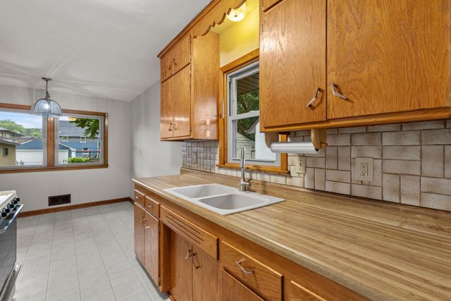 845 20th Avenue N, South Saint Paul, MN 55075