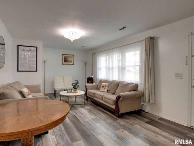 2130 E SUNNYBROOK Drive, Quincy, IL 62301