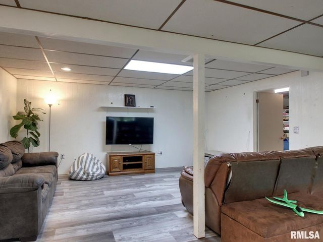 2130 E SUNNYBROOK Drive, Quincy, IL 62301