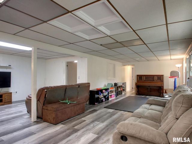 2130 E SUNNYBROOK Drive, Quincy, IL 62301