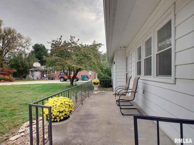 2130 E SUNNYBROOK Drive, Quincy, IL 62301