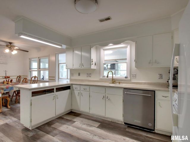 2130 E SUNNYBROOK Drive, Quincy, IL 62301