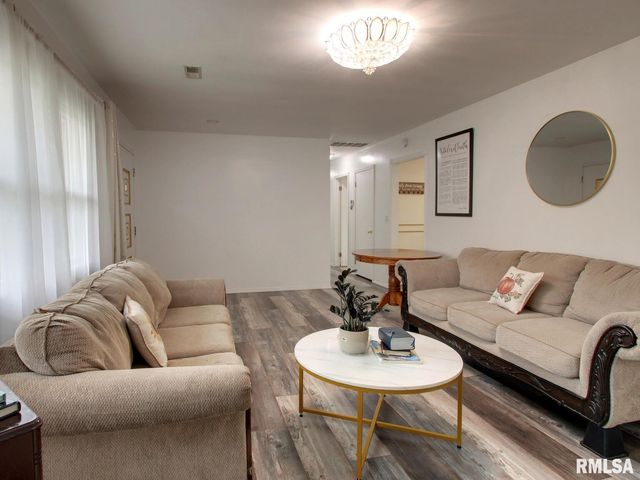 2130 E SUNNYBROOK Drive, Quincy, IL 62301