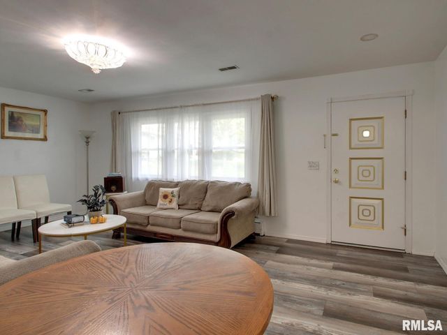 2130 E SUNNYBROOK Drive, Quincy, IL 62301