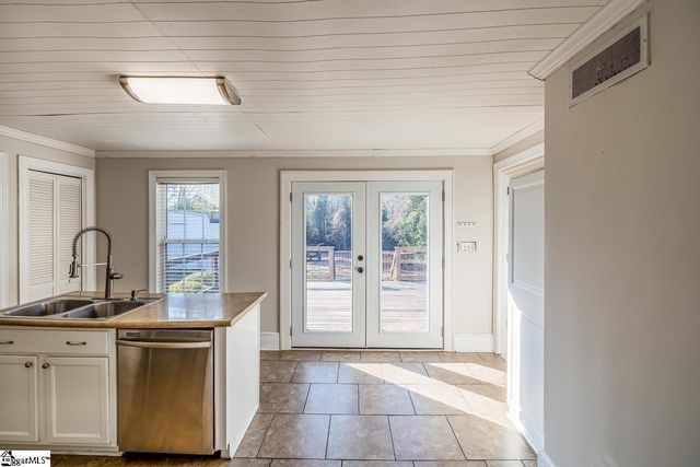 417 W Farley Avenue, Laurens, SC 29630