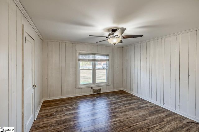 417 W Farley Avenue, Laurens, SC 29630