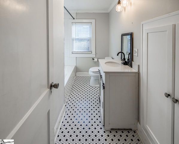 417 W Farley Avenue, Laurens, SC 29630