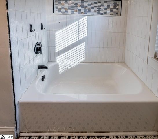 417 W Farley Avenue, Laurens, SC 29630