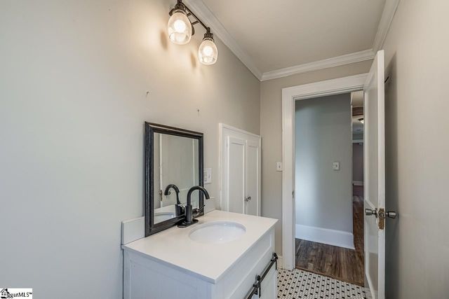 417 W Farley Avenue, Laurens, SC 29630