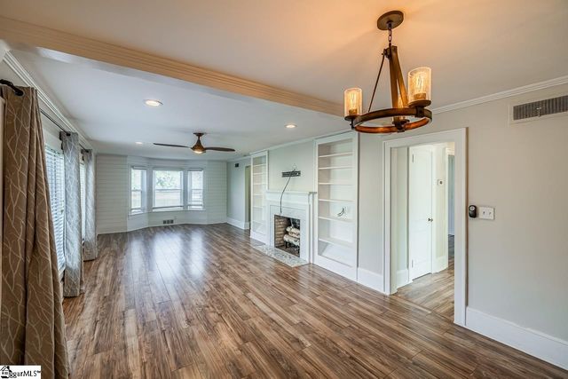 417 W Farley Avenue, Laurens, SC 29630