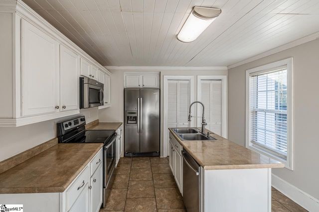 417 W Farley Avenue, Laurens, SC 29630