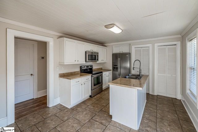 417 W Farley Avenue, Laurens, SC 29630