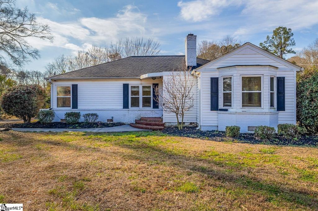 417 W Farley Avenue, Laurens, SC 29630