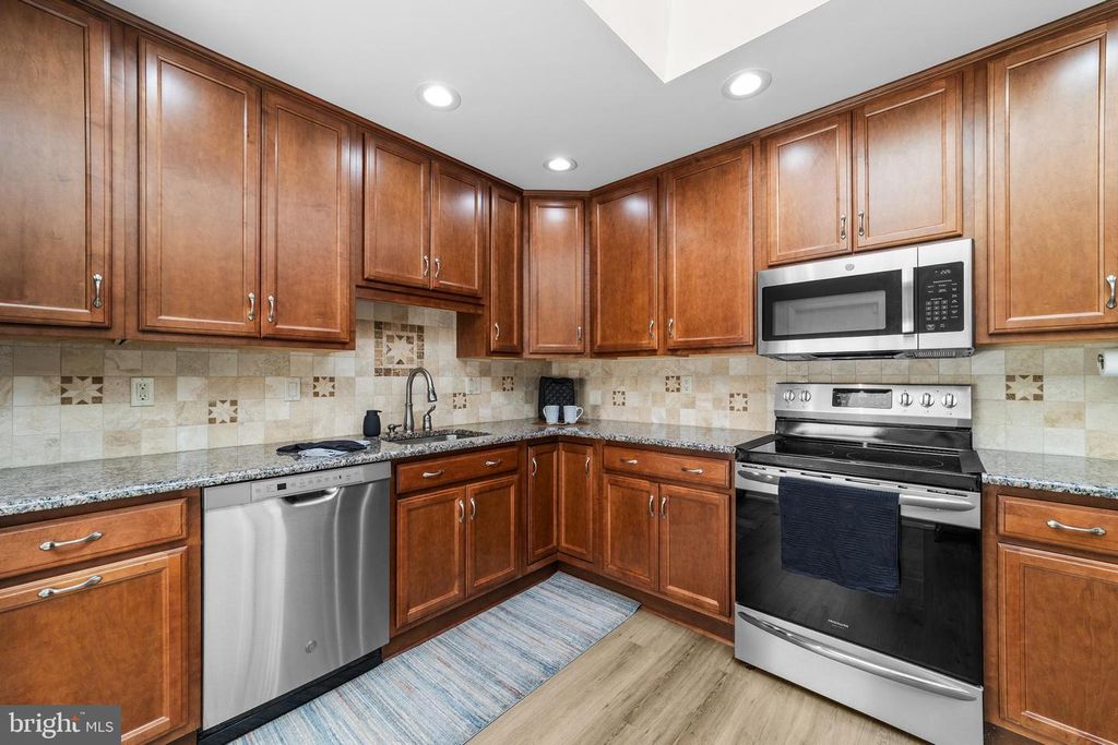 Image 11 of property listing at 480-C FAIRTON DR, Monroe Township, NJ 08831