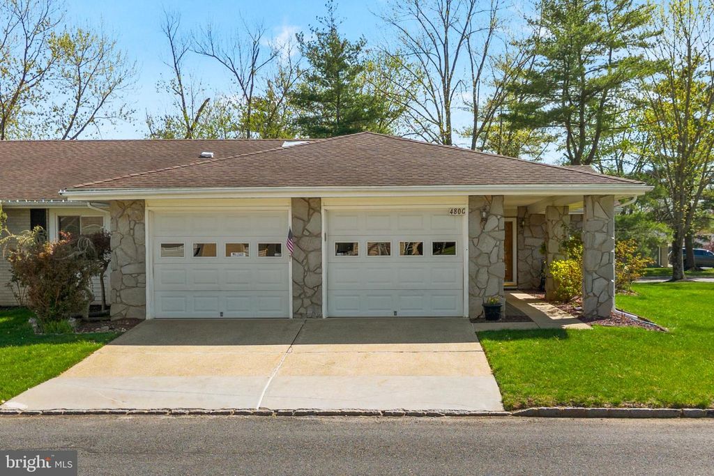 Image 2 of property listing at 480-C FAIRTON DR, Monroe Township, NJ 08831