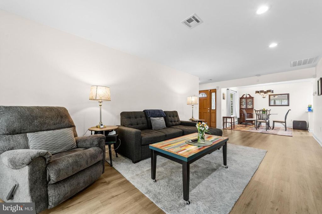 Image 5 of property listing at 480-C FAIRTON DR, Monroe Township, NJ 08831