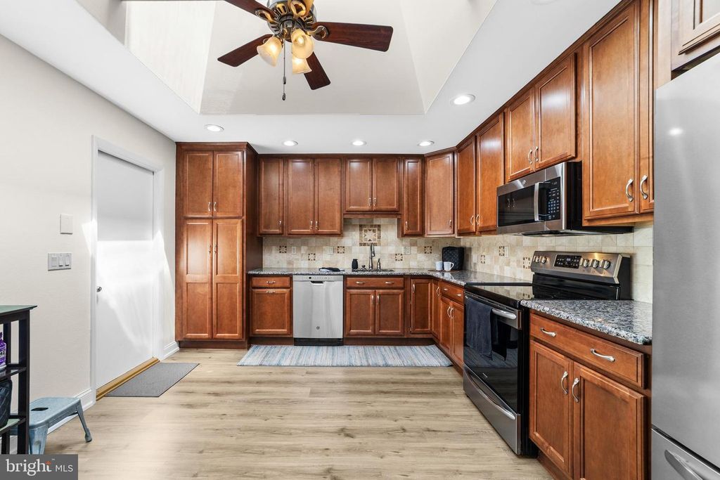 Image 8 of property listing at 480-C FAIRTON DR, Monroe Township, NJ 08831