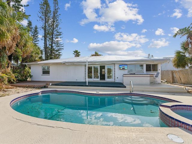 529 80TH AVENUE, St Pete Beach, FL 33706