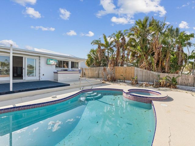 529 80TH AVENUE, St Pete Beach, FL 33706