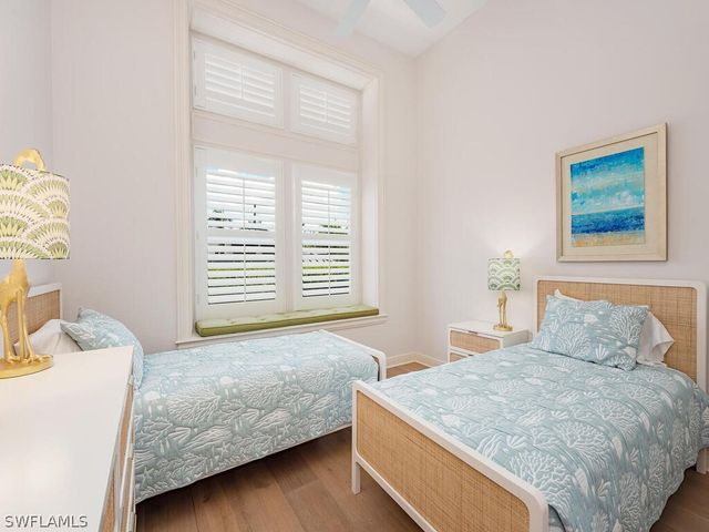 165 5TH ST S 3, Naples, FL 34102