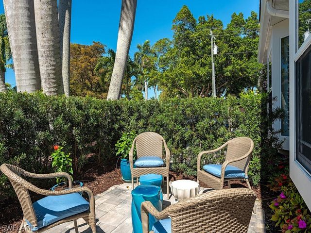 165 5TH ST S 3, Naples, FL 34102
