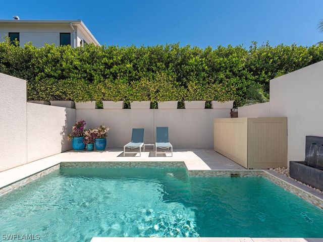 165 5TH ST S 3, Naples, FL 34102