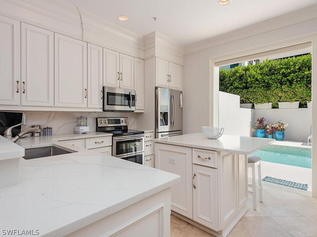 165 5TH ST S 3, Naples, FL 34102