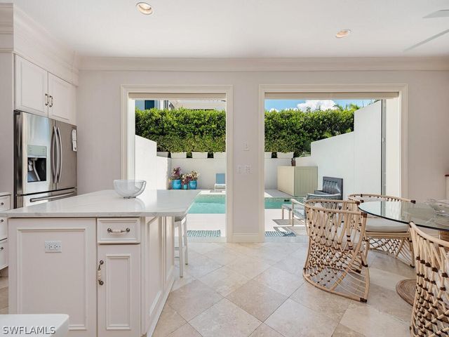 165 5TH ST S 3, Naples, FL 34102