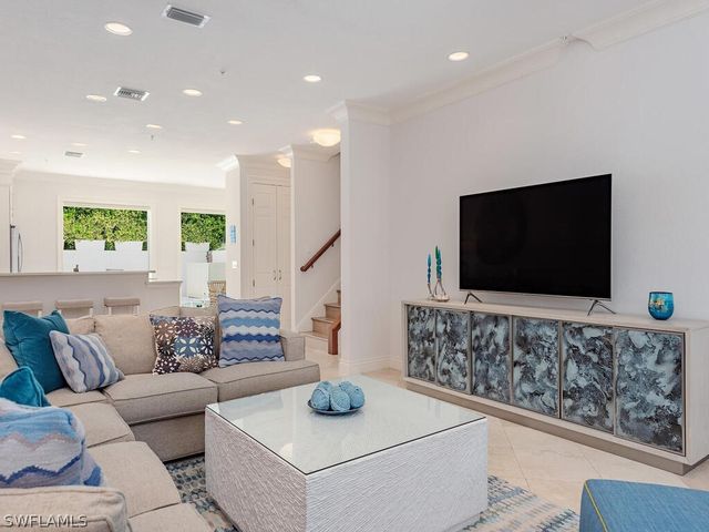 165 5TH ST S 3, Naples, FL 34102