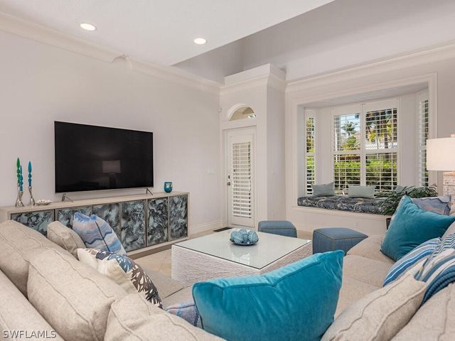 165 5TH ST S 3, Naples, FL 34102