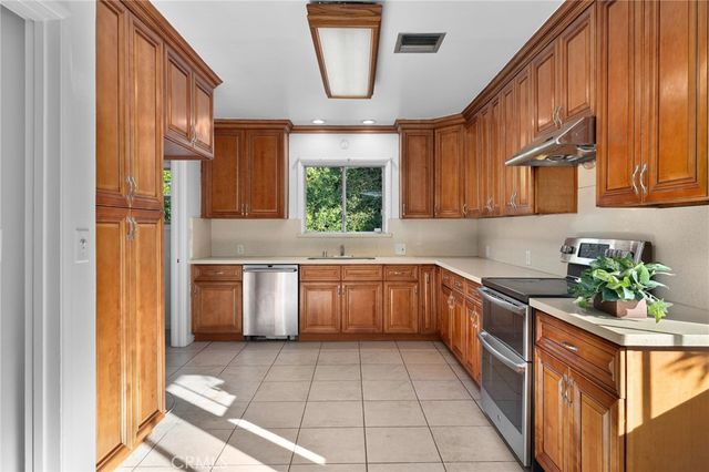 2976 Lombardy Rd, Pasadena, CA 91107