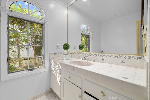 2976 Lombardy Rd, Pasadena, CA 91107