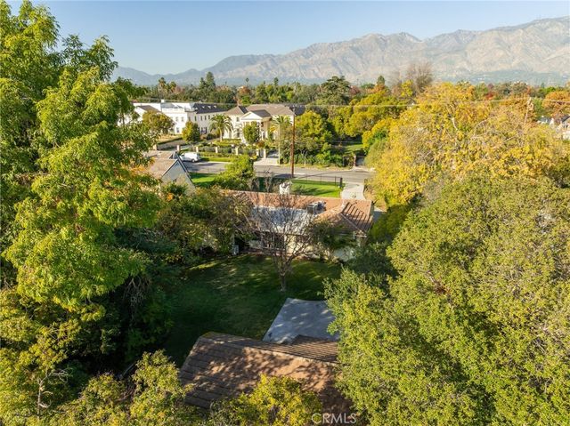 2976 Lombardy Rd, Pasadena, CA 91107