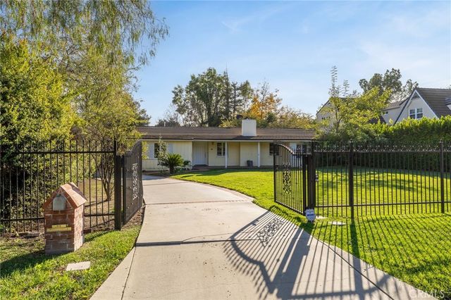 2976 Lombardy Rd, Pasadena, CA 91107
