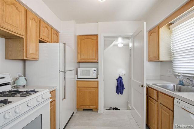 20728 Carlysle Street, Dearborn, MI 48124