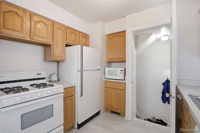 20728 Carlysle Street, Dearborn, MI 48124