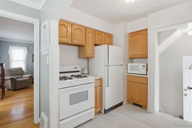 20728 Carlysle Street, Dearborn, MI 48124