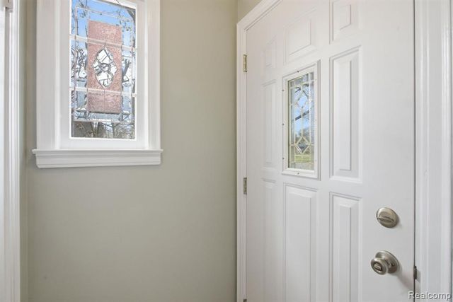 20728 Carlysle Street, Dearborn, MI 48124