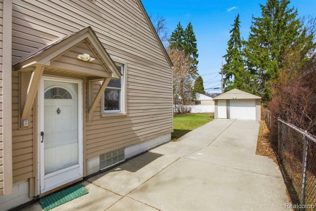 20728 Carlysle Street, Dearborn, MI 48124