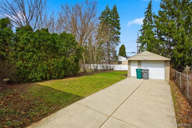 20728 Carlysle Street, Dearborn, MI 48124