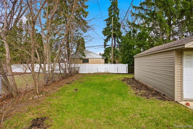 20728 Carlysle Street, Dearborn, MI 48124