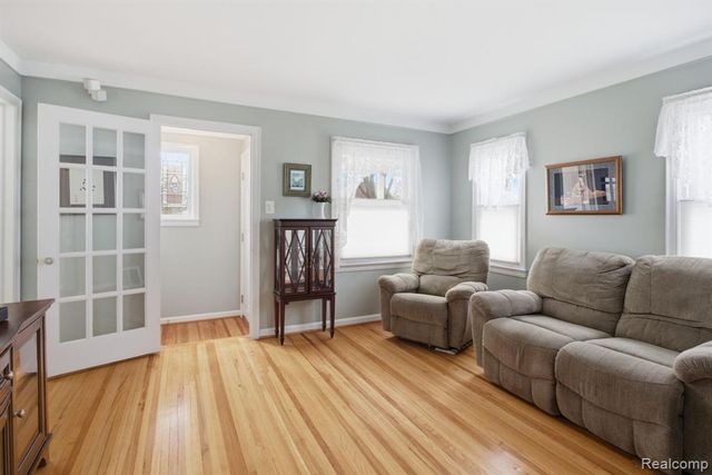 20728 Carlysle Street, Dearborn, MI 48124