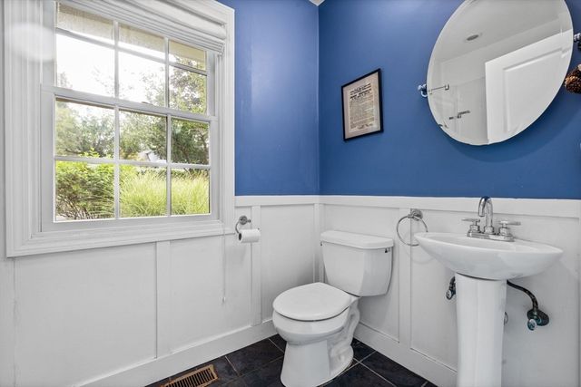 204 Chestnut St, Andover, MA 01810