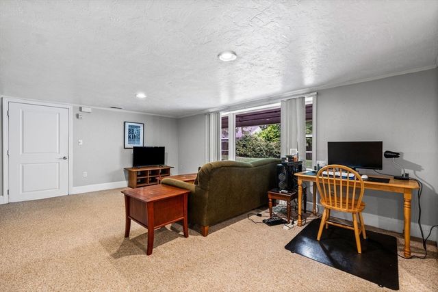 204 Chestnut St, Andover, MA 01810