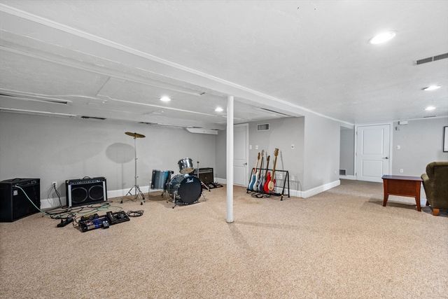 204 Chestnut St, Andover, MA 01810