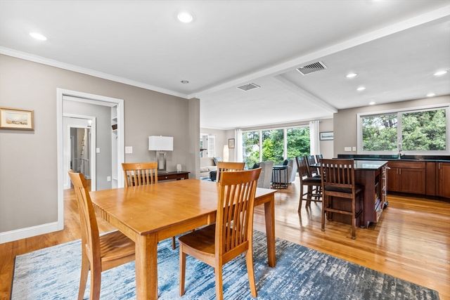 204 Chestnut St, Andover, MA 01810