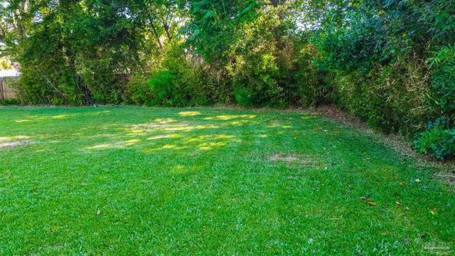 1356 Sterling Point Dr, Gulf Breeze, FL 32563